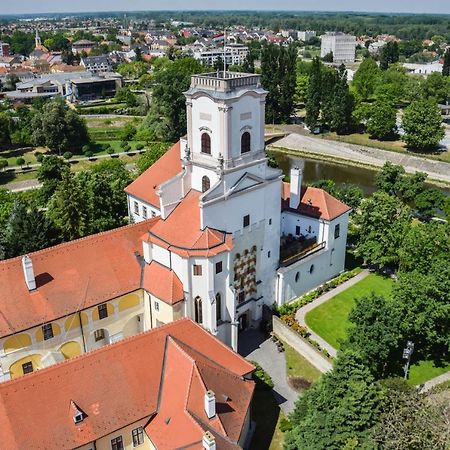 Hotel Domus Collis Győr Esterno foto