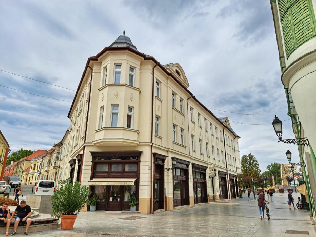 Hotel Domus Collis Győr Esterno foto