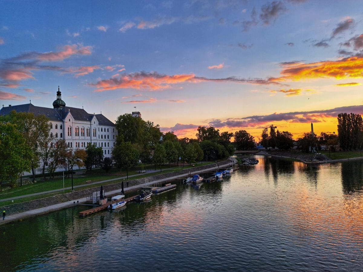 Hotel Domus Collis Győr Esterno foto