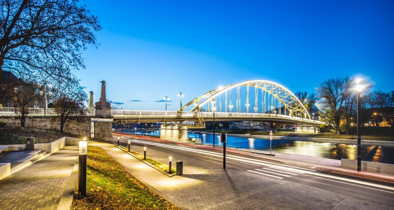 Hotel Domus Collis Győr Esterno foto