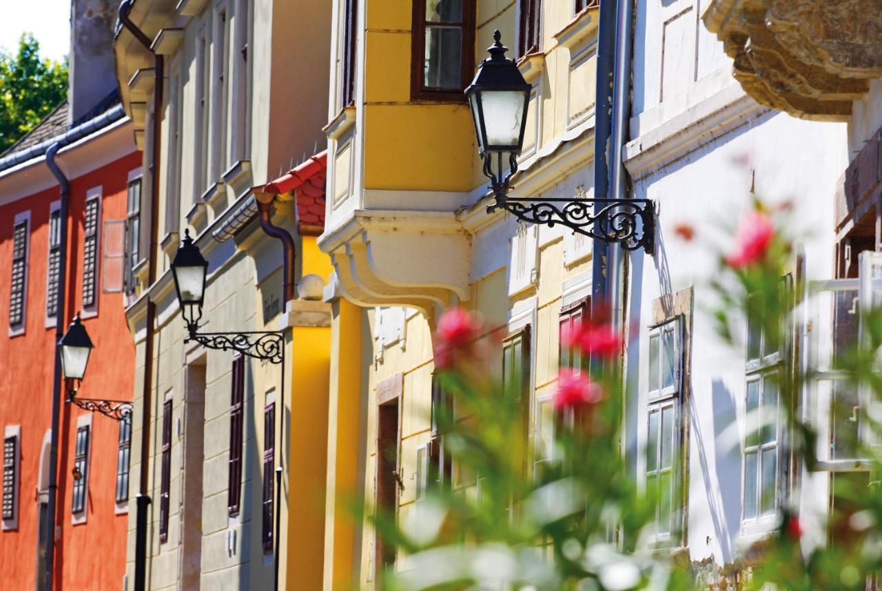 Hotel Domus Collis Győr Esterno foto