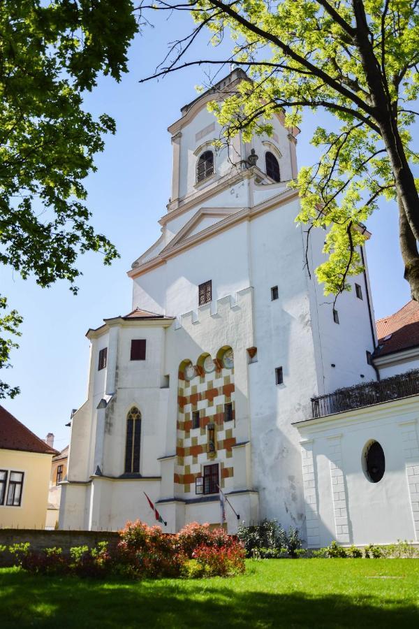 Hotel Domus Collis Győr Esterno foto