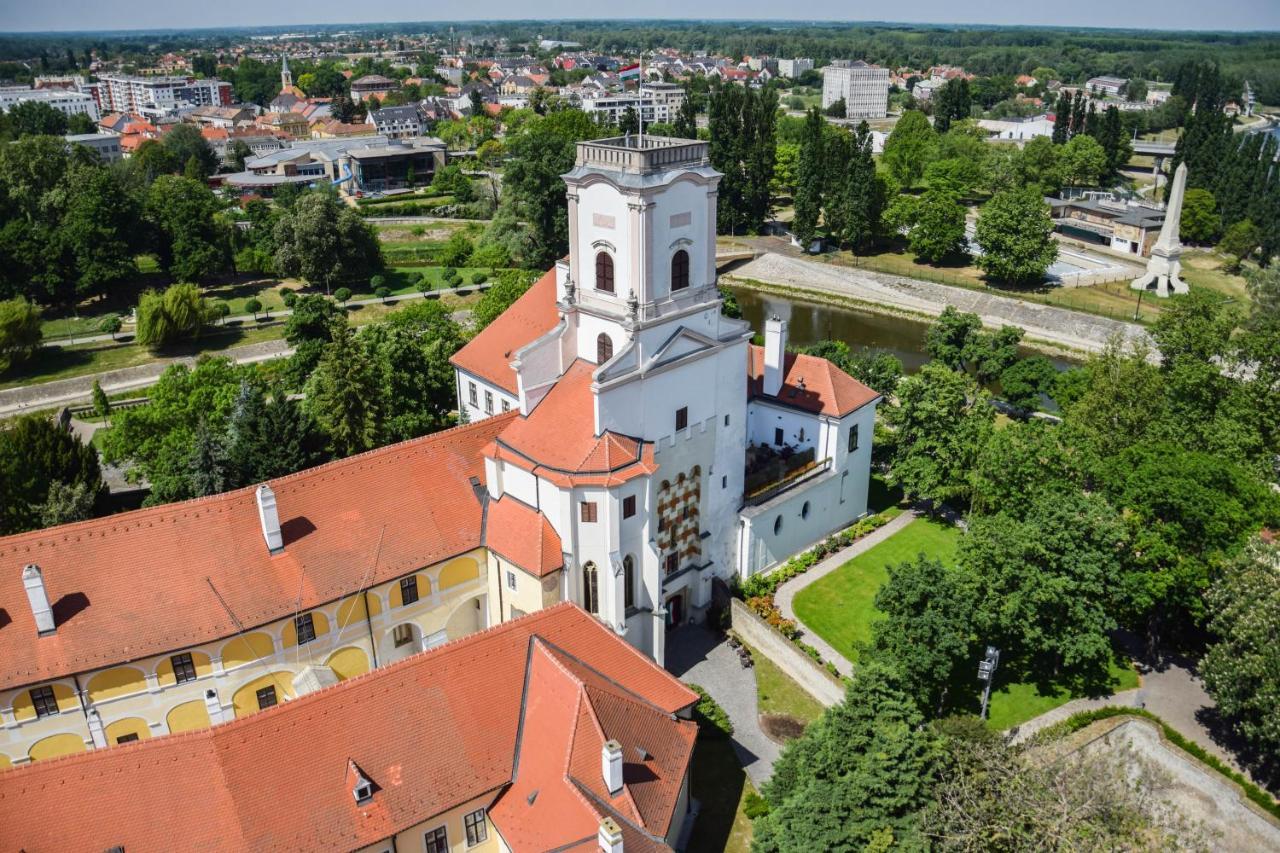 Hotel Domus Collis Győr Esterno foto