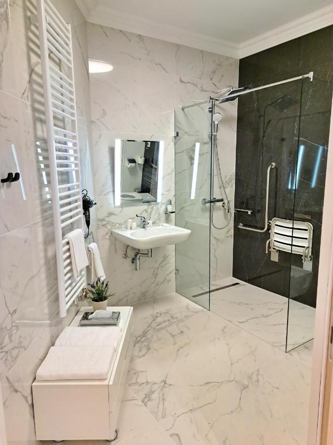 Hotel Domus Collis Győr Esterno foto
