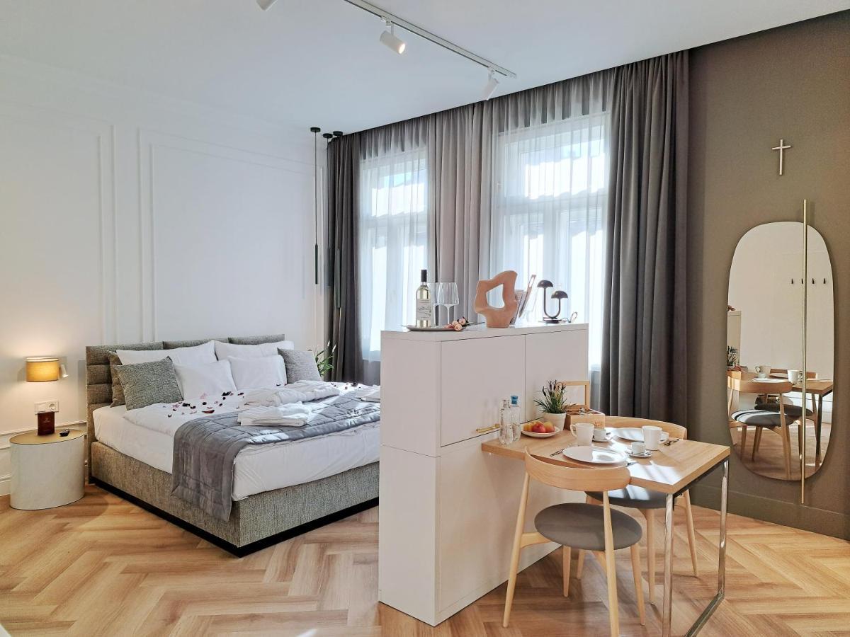 Hotel Domus Collis Győr Esterno foto