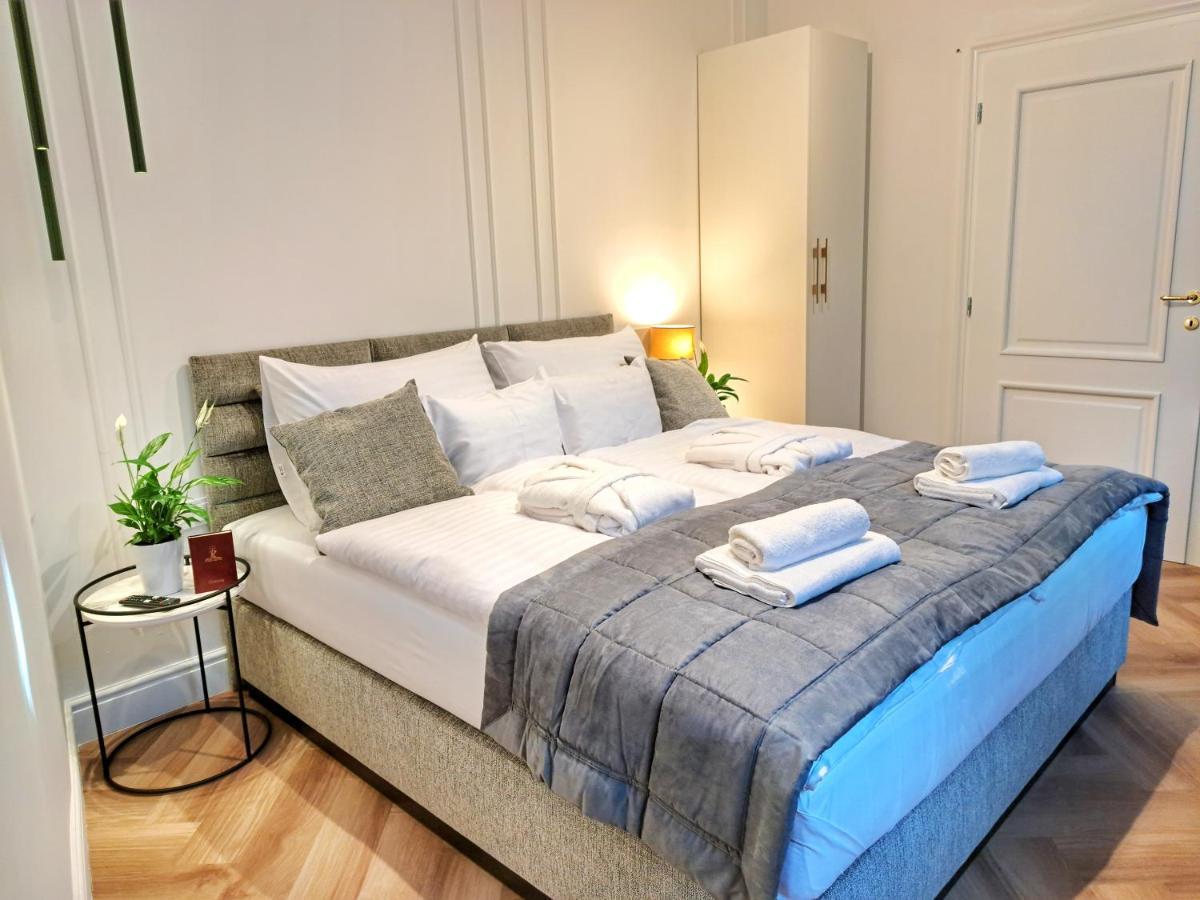 Hotel Domus Collis Győr Esterno foto
