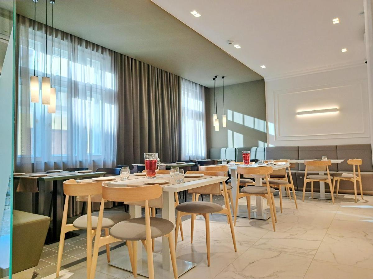 Hotel Domus Collis Győr Esterno foto