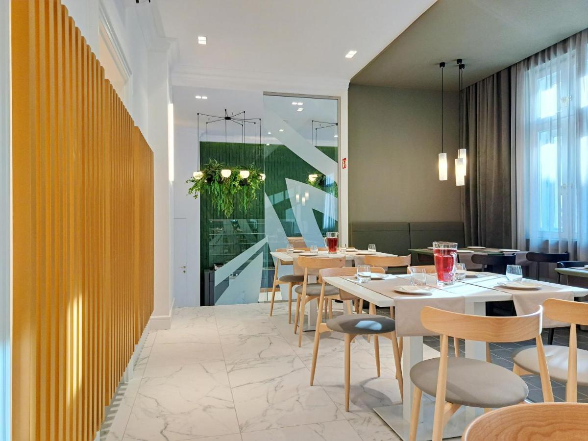 Hotel Domus Collis Győr Esterno foto